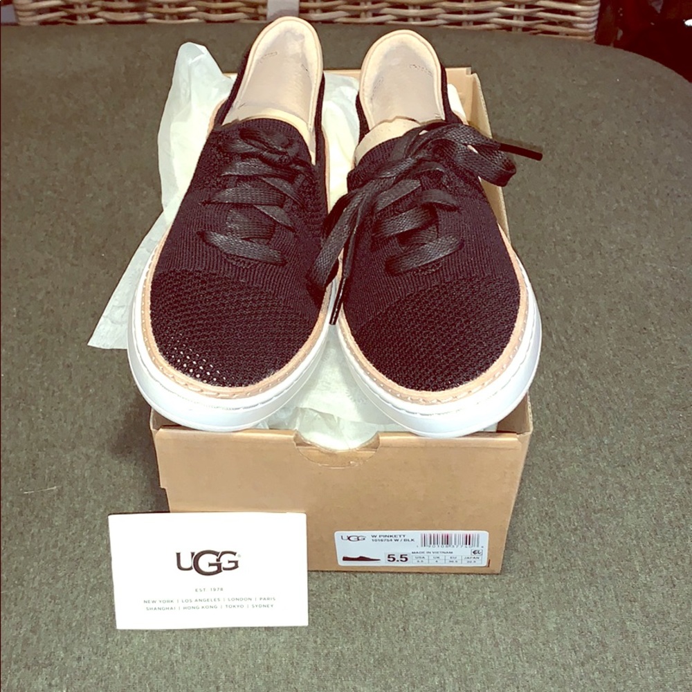 NWT Ugg Pinkett Shoes